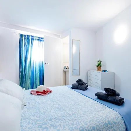 Cozy Flores 1h-f With Pool Appartamento